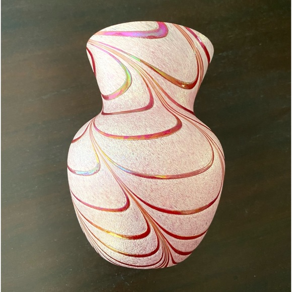 Unique Pulled Feather Iridescent Pink art Glass Vase - Picture 5 of 5